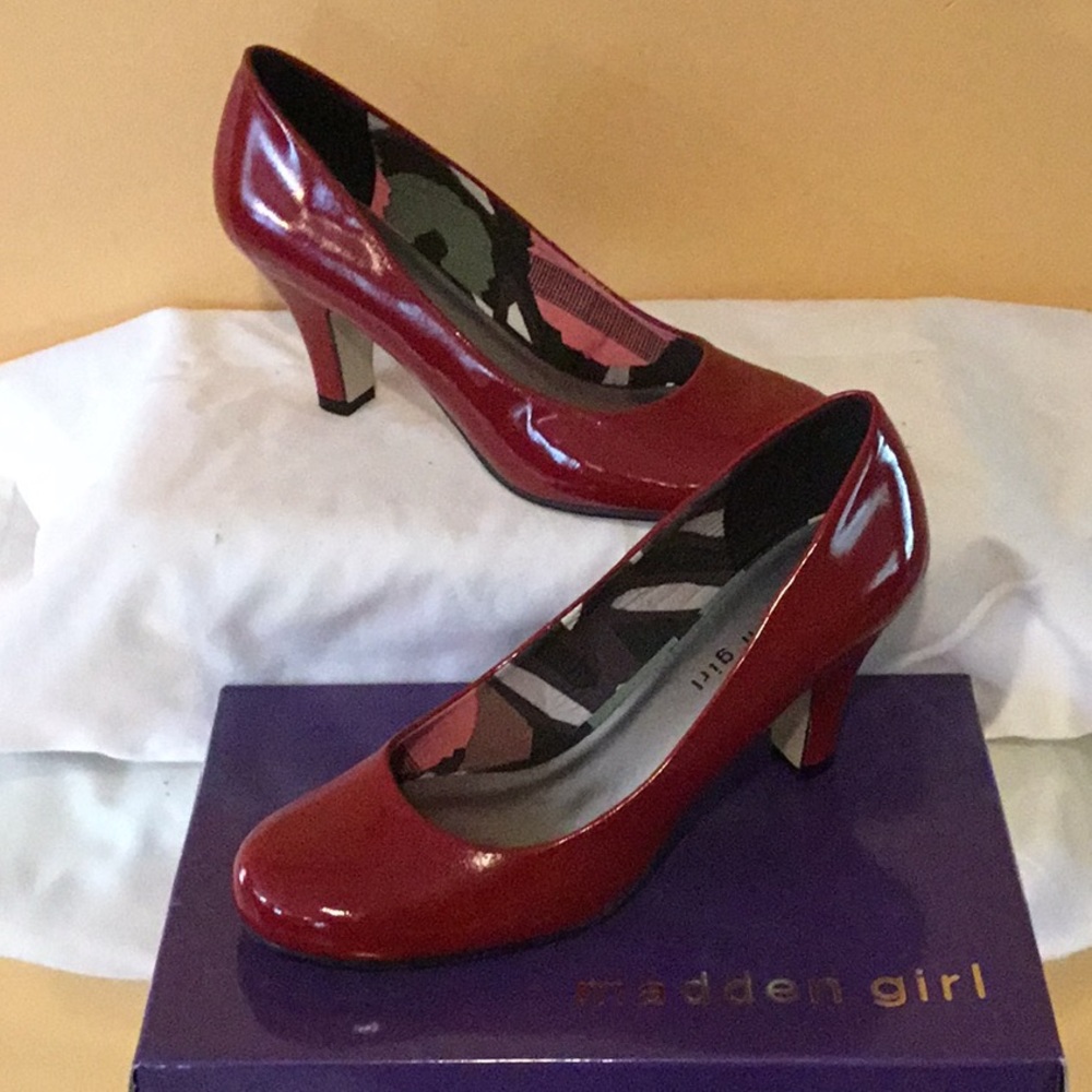 ⬇️PRICE DROP⬇️Steve Madden Red patten leather heel